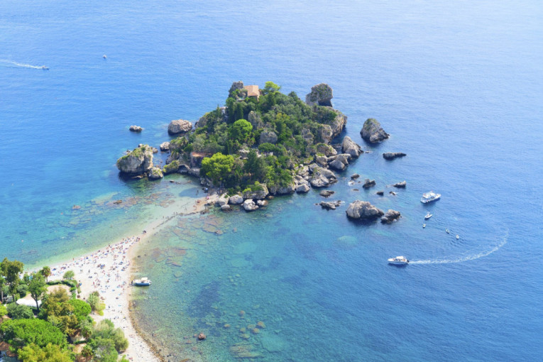 Pogled koji nećete zaboraviti: Ovaj gradić na obali Sicilije osvaja turiste iz celog sveta (FOTO)