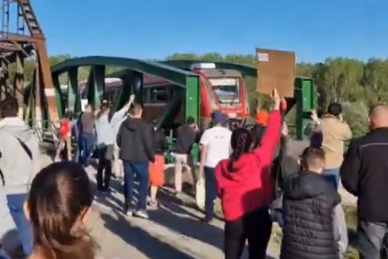 Smehotresno: Prošao vam voz, blokaderi - u svakom smislu!