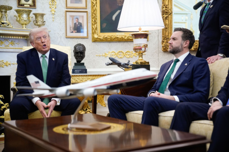 Nevolje u vrhu Trampove administracije: Vens je u centru svega, tvrdi da predsednika lažu