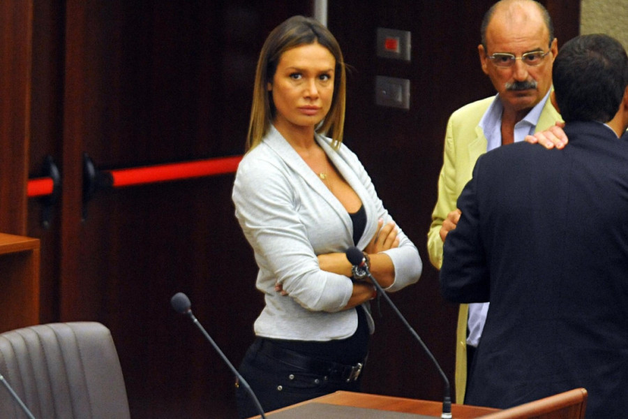 Atraktivna Nikol napravila haos u Italiji: Predsednik je pomilovao, ozloglašene Berluskonijeve žurke ponovo tema broj jedan