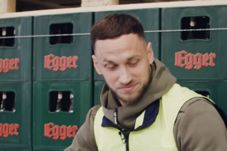 Novo lice lepotice! Grmi na internetu, obožavaoci ponovo odlepili za njom (FOTO/VIDEO)