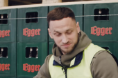 Zvezdin napadač u hit reklami: Arnautović pokazao 9 načina da se flaša piva otvori bez otvarača (VIDEO)