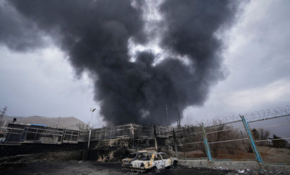 RAT NA BLISKOM ISTOKU Tramp ponovo preti Iranu, Bela kuća tvrdi da se pregovori nastavljaju