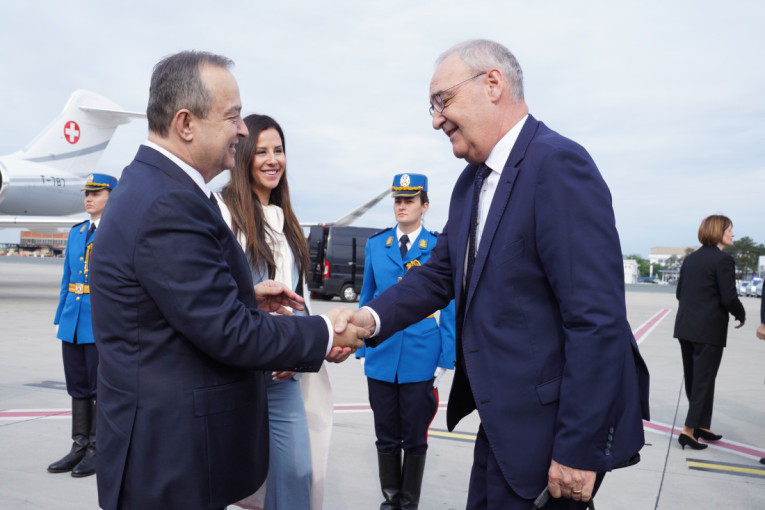 Tamara Vučić i Dačić ispratili Parmelana i njegovu suprugu na aerodromu Nikola Tesla! (FOTO)