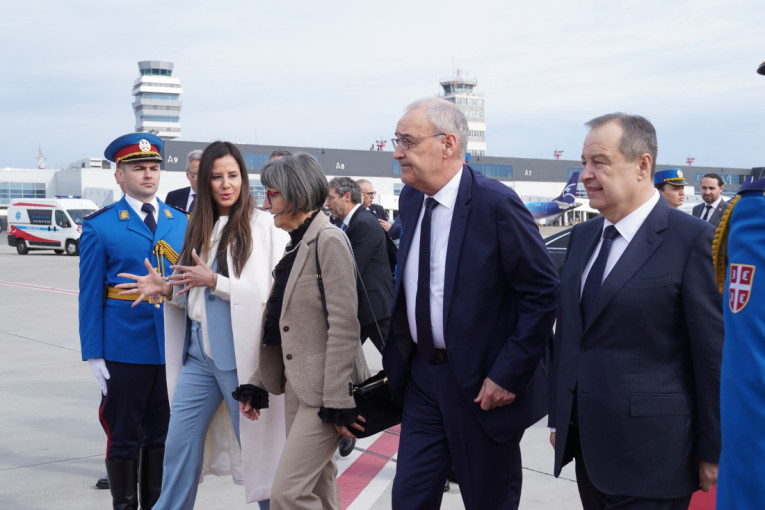 Tamara Vučić i Dačić ispratili Parmelana i njegovu suprugu na aerodromu Nikola Tesla! (FOTO)