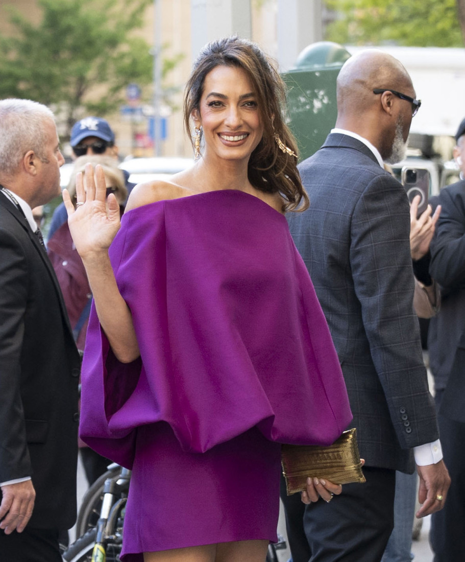 Pojavili se zajedno i zapalili crveni tepih: Njen stajling ostavio u senci čak i slavnog glumca (FOTO)