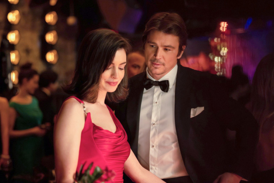 Krvavi poljubac En Hatavej i Dakote Džonson: Pogledajte jezivi trejler za film "Veriti" (VIDEO)