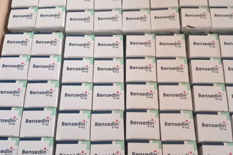 Pao diler iz Stare Pazove: Policija zaplenila pola miliona tableta i pištolj (FOTO)