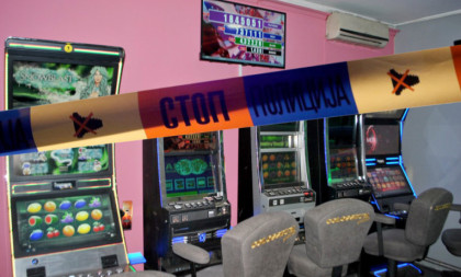 Drama kod Bujanovca: Upao u kockarnicu sa automatskim oružjem!