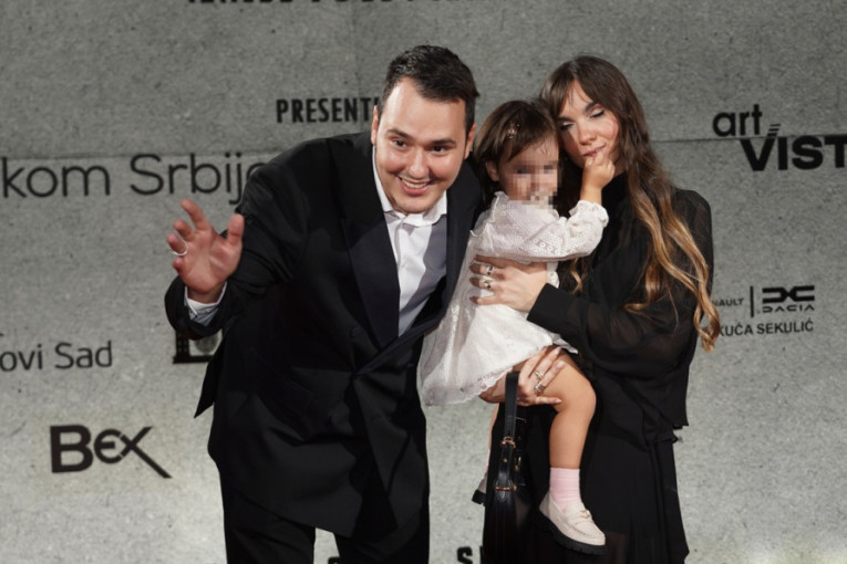 Breskvica mu prva poslala poruku, bila je uporna: Nižu se spekulacije o vezi sa Dončićem, a ovako je izgledao početak s bivšim