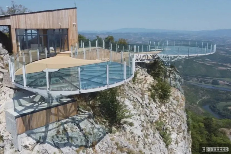 Ko je krenuo predveče, spasio se: Ognjen stigao na Zlatibor u isto vreme kad i oni što su krenuli tri sata ranije (FOTO/VIDEO)