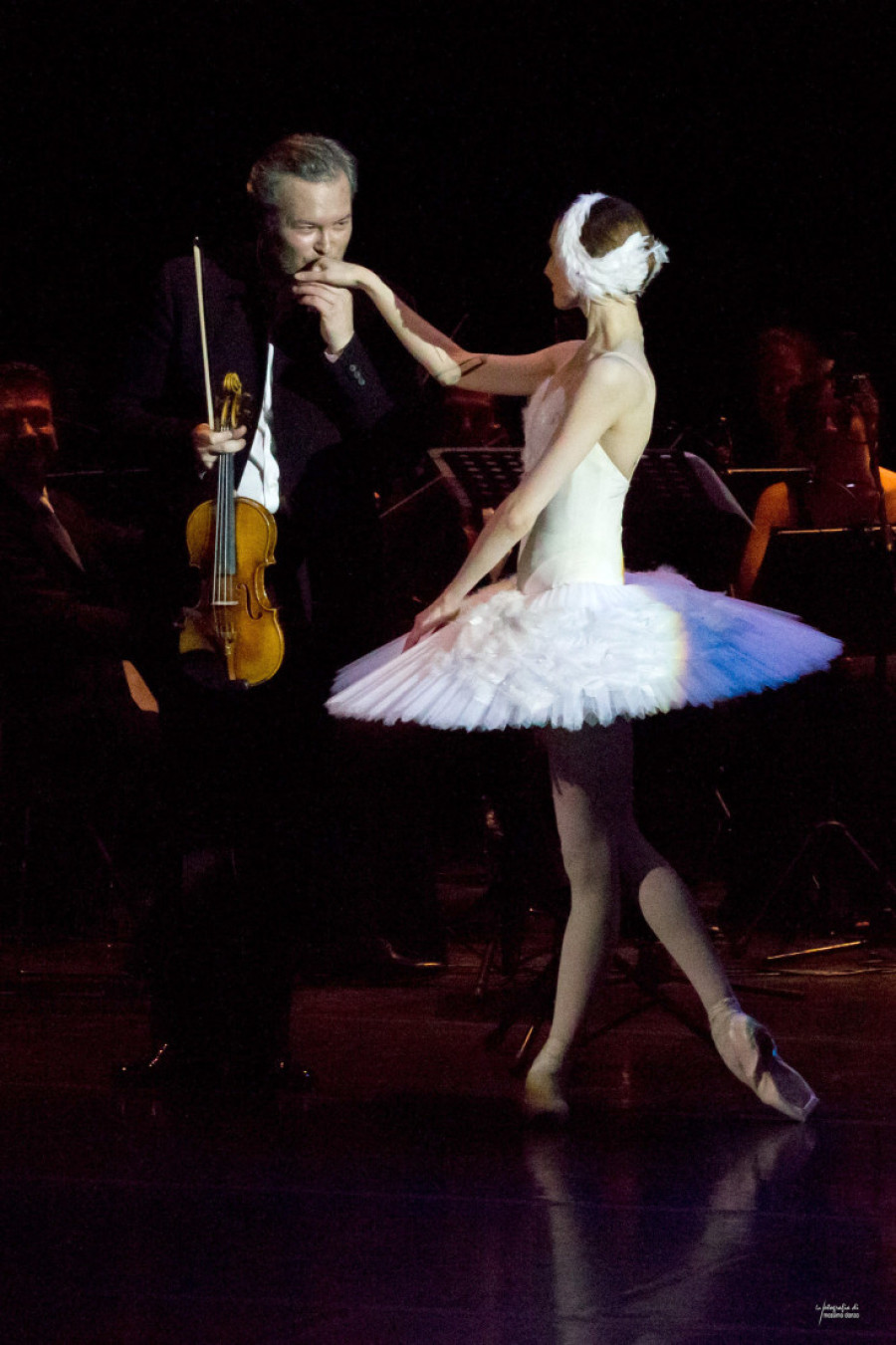 Njihovi prsti stvaraju spektakl od kog zastaje dah: Slavna balerina Svetlana Zaharova sa mužem nastupa u Beogradu (FOTO)