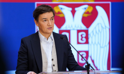 Brnabić o transparentu sa prozora Skupštine: Zamislite kako bi izgledao parlament ako bi svako odlučio da kači svoj prljav veš
