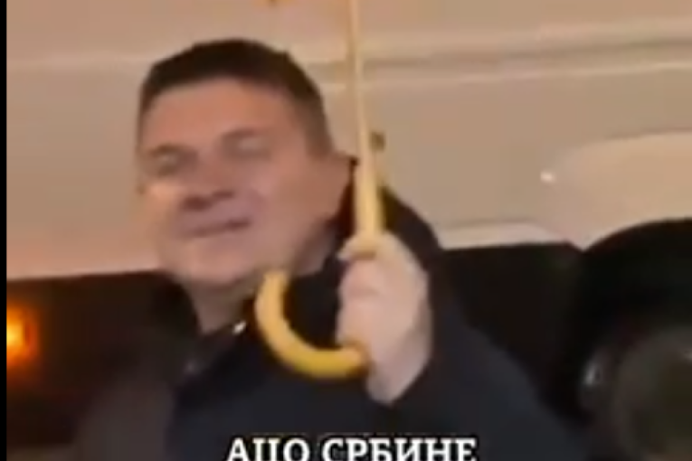 Urnebesno! "Okoreli opozicionar" iz Kraljeva uzvikuje "Aco, Srbine!" (VIDEO)