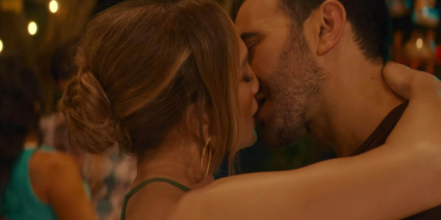 Benu Afleku će biti teško da ovo gleda: Dženifer u vrelim scenama sa zgodnim kolegom (FOTO/VIDEO)