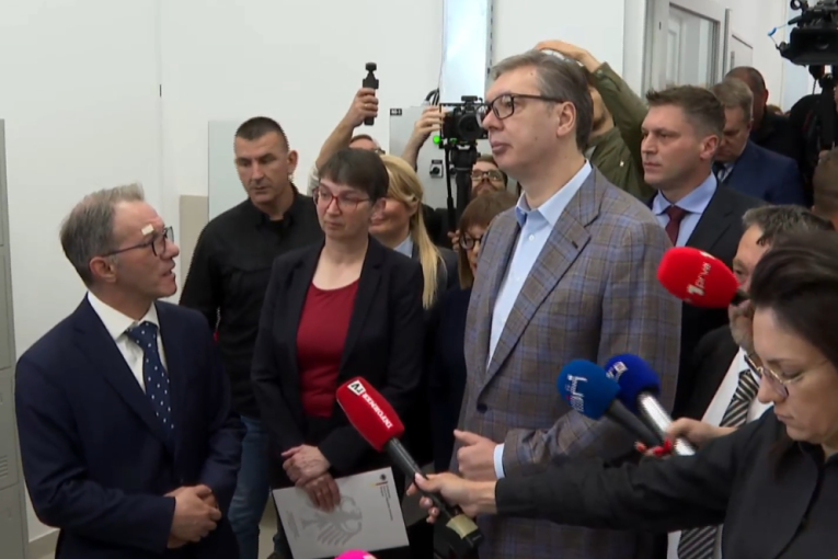 U Pančevu otvaranje centra za dualno obrazovanje, Vučića dočeo veliki broj građana! (VIDEO)