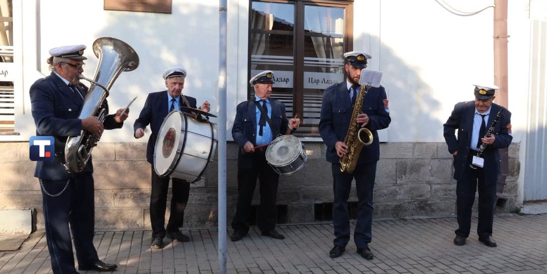 Običaj dug pola veka: Ovo je "prvomajska budilica", a Ilija zna tajnu (FOTO/VIDEO)
