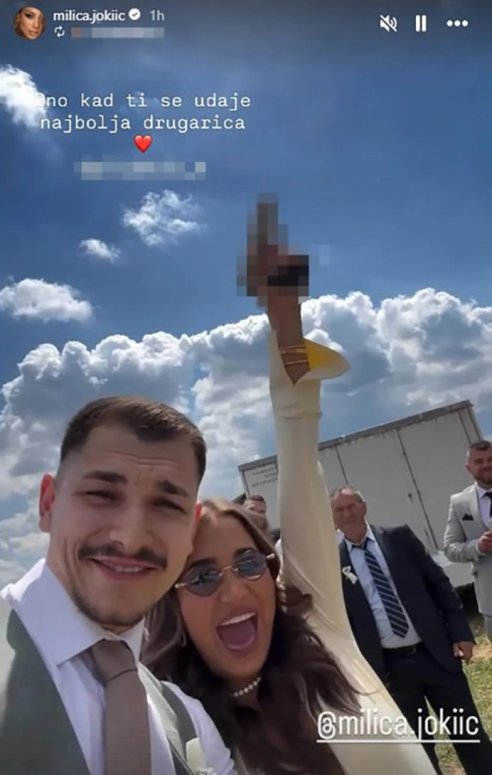 Prštalo na sve strane: Bivša Dačićeva snajka potegla pištolj zbog drugarice (FOTO)