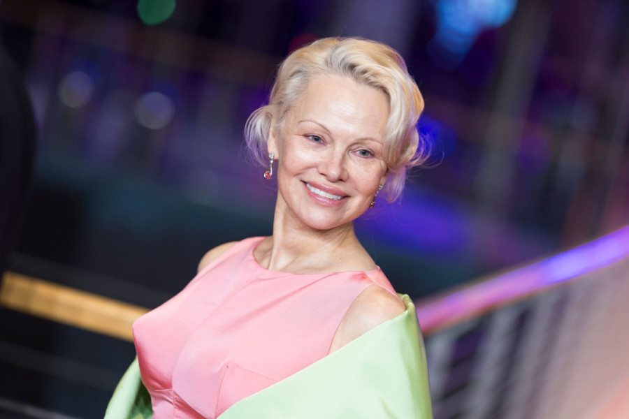 "Glupa plavuša" koja se slučajno našla na pravom mestu: Uloga kojom se Pamela Anderson oslobodila imidža seks-simbola (VIDEO)