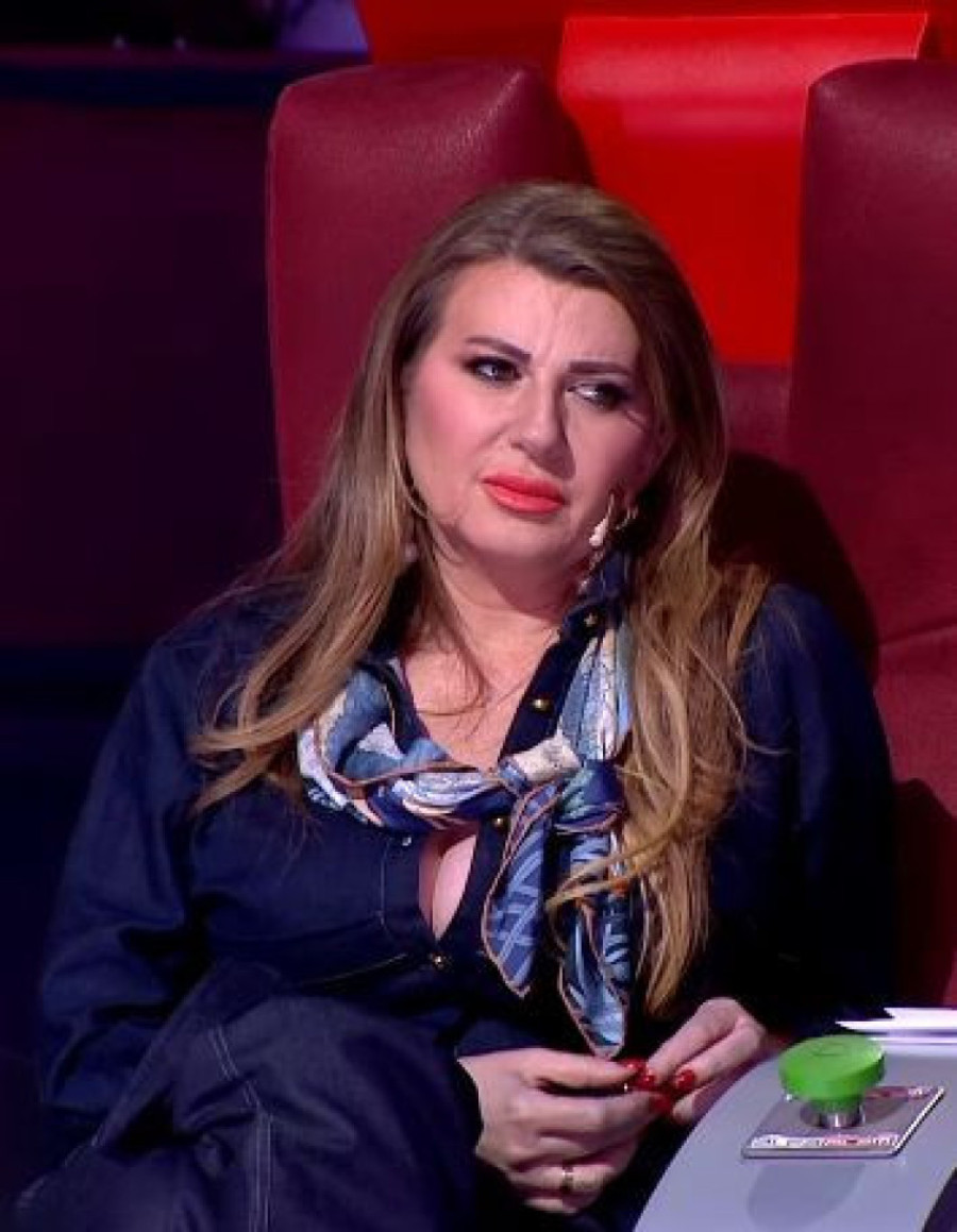"Nisi seljanka, ti si seljana!" Kemiš zaratio s pevačicom naočigled svih (FOTO)