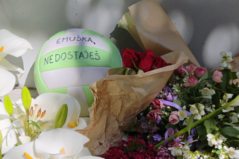 "Emuška, nedostaješ": Poruke vršnjaka iz Ribnikara koje slamaju srce! (FOTO/VIDEO)