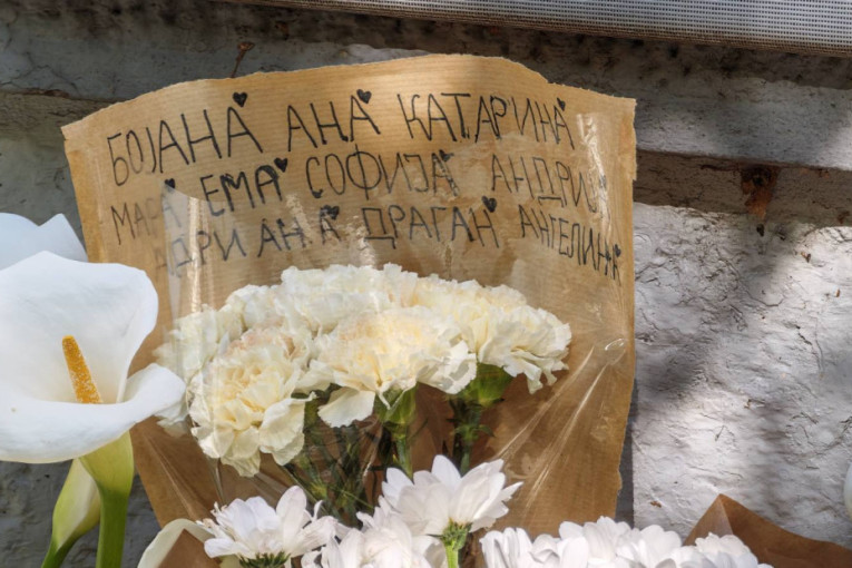"Emuška, nedostaješ": Poruke vršnjaka iz Ribnikara koje slamaju srce! (FOTO/VIDEO)