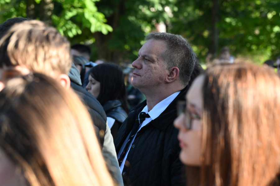 Tašmajdan u tišini završio dan sećanja na žrtve tragedije u "Ribnikaru“ (FOTO/VIDEO)