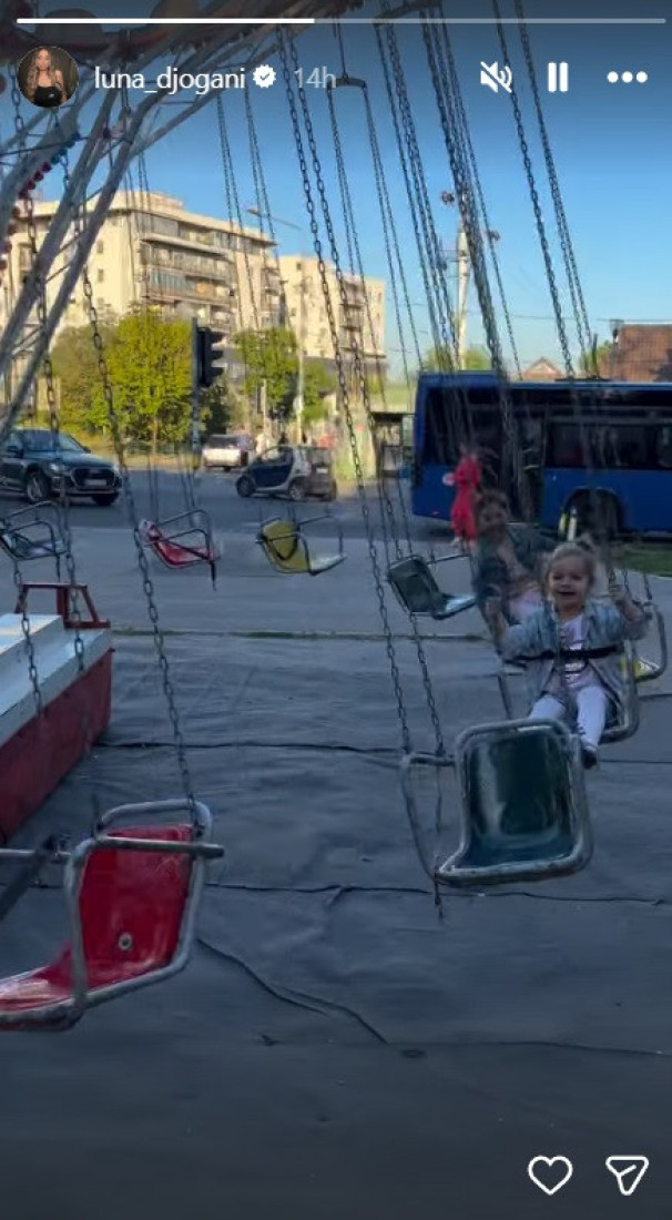 Ćerke presrećne, a mama ne skida osmeh! Luna Đogani pokazala gde je odvela Miju i Lanu (FOTO)