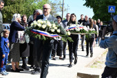 Mesarović i Vučević položili vence u Duboni: Tri godine od masovnog ubistva (FOTO/VIDEO)