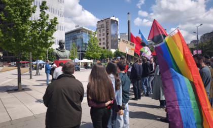 Da nam živi, živi glupost! Blokirali rad institucija, pa zapevali o radu?!