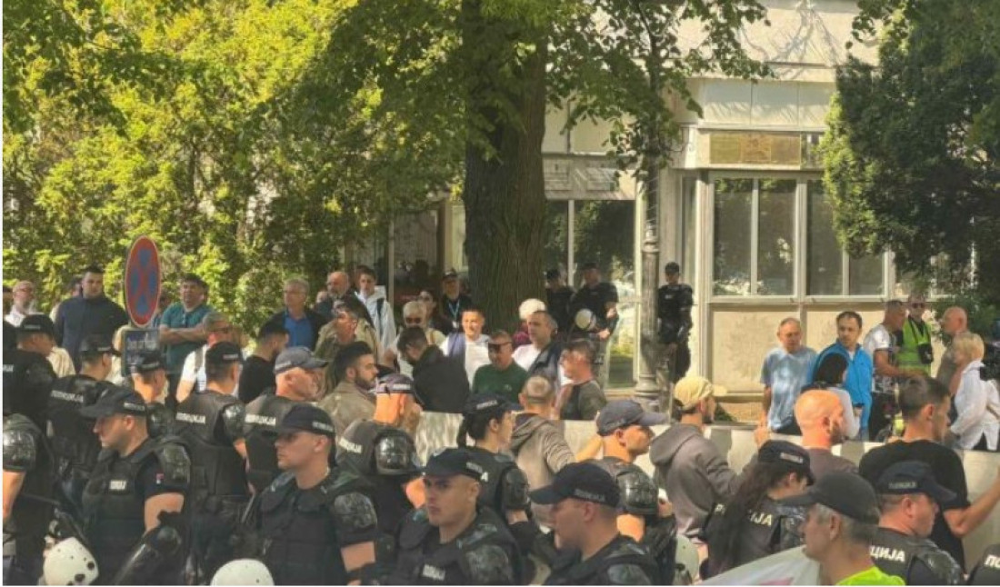 Kula: Opozicija najavila "hiljade" aktivista, a svega dvadesetak ih se okupilo. Poziv bez odziva!