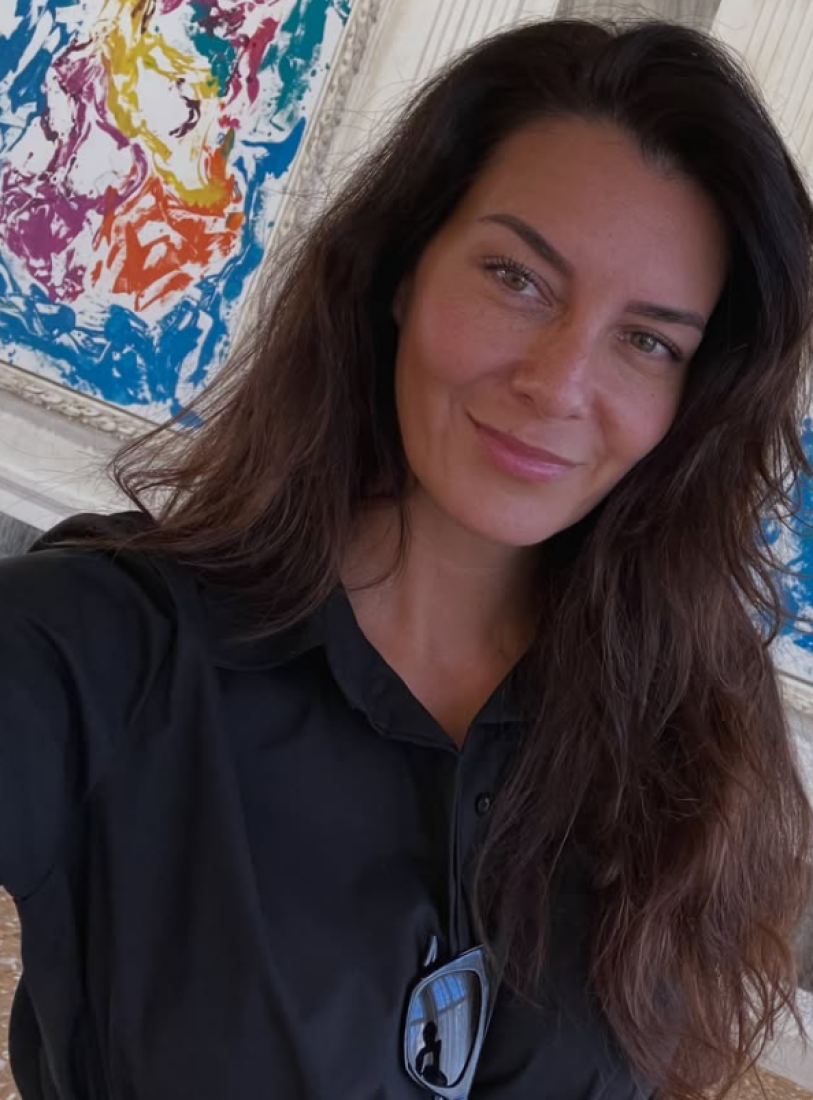 Voditeljka van kamera: Marija podelila fotografije sa putovanja, ovog puta je vidimo u nešto drugačijem izdanju (FOTO)