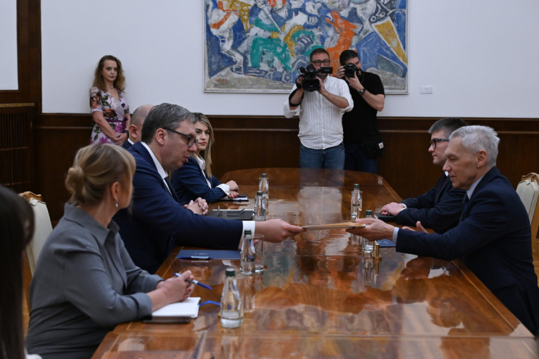 Predsednik poslao čestitku: Ovo je poruka za Dan Garde