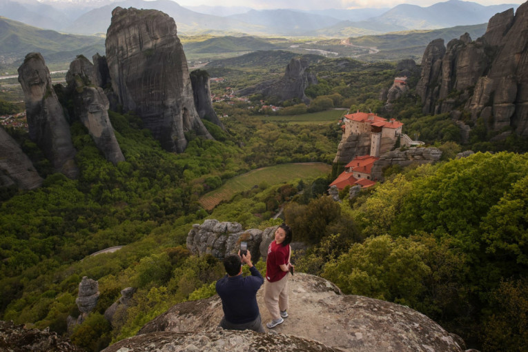 Mesto gde vreme stane: Meteora i njeni manastiri prkose gravitaciji (FOTO)