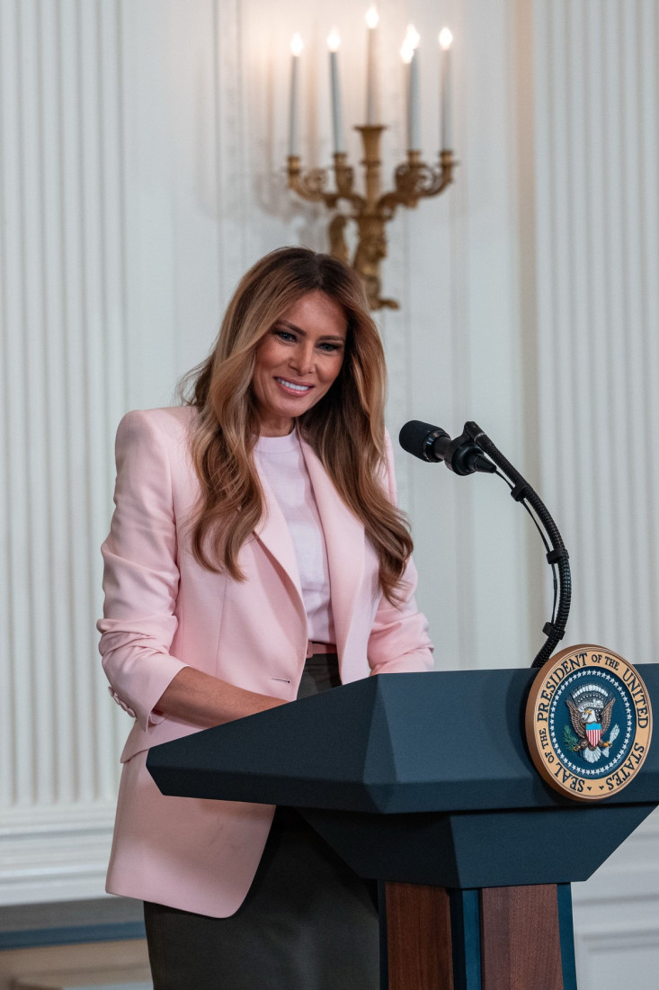 Melanija Tramp je kao i uvek u centru pažnje: Njen fantastičan odabir boja je odličan primer svim damama (FOTO)