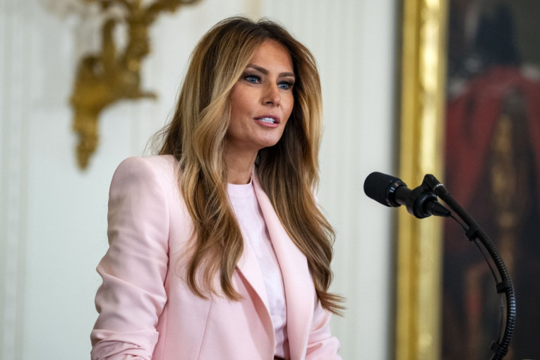 Melanija Tramp je kao i uvek u centru pažnje: Njen fantastičan odabir boja je odličan primer svim damama (FOTO)