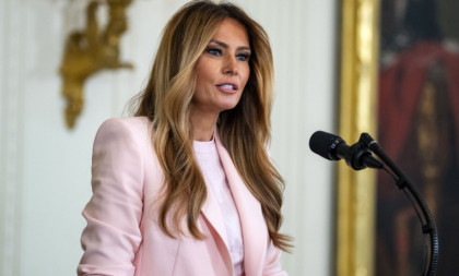 Melanija Tramp je kao i uvek u centru pažnje: Njen fantastičan odabir boja je odličan primer svim damama (FOTO)