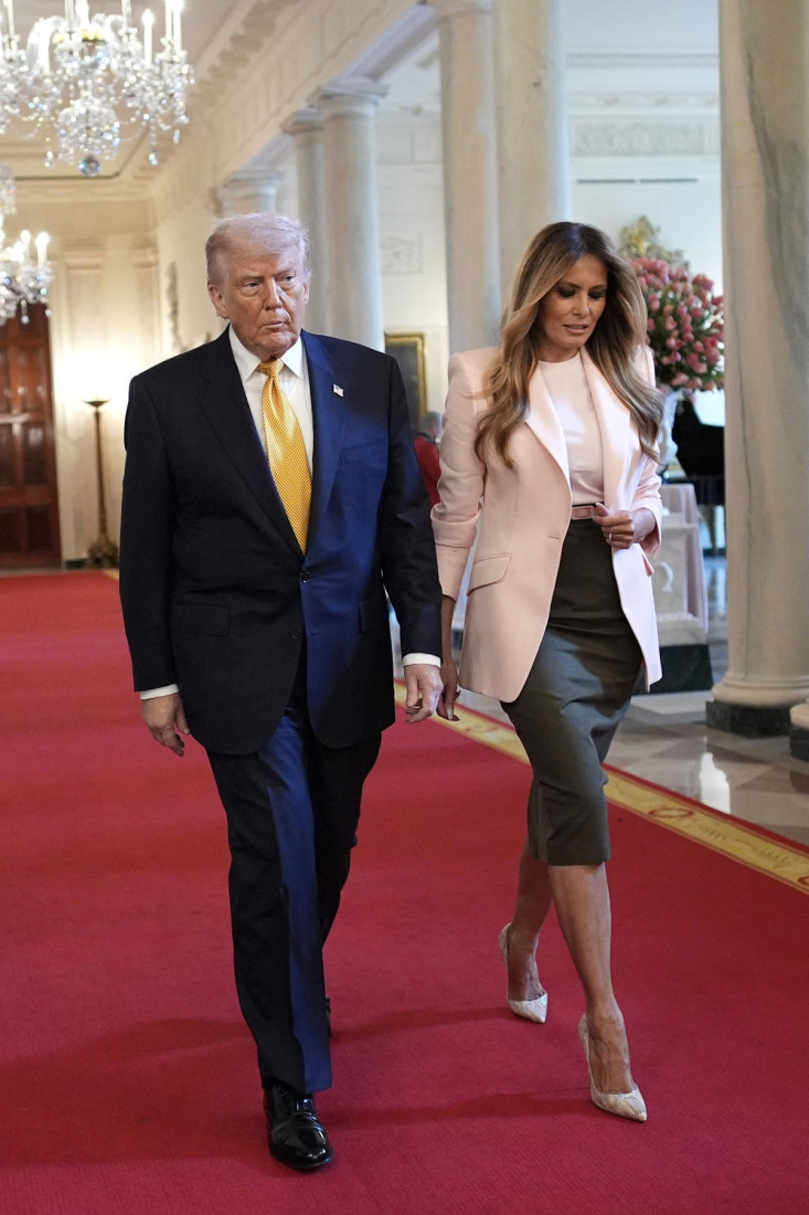 Melanija Tramp je kao i uvek u centru pažnje: Njen fantastičan odabir boja je odličan primer svim damama (FOTO)