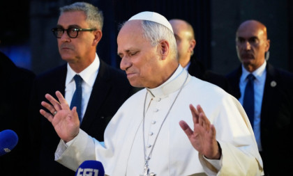 Možeš da budeš i papa, džaba ti! Lav XIV nazvao banku, službenica mu spustila slušalicu