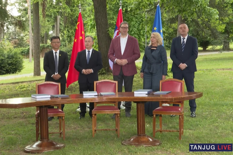 Vučić prisustvuje potpisivanju dokumenata o izgradnji puta "Vožd Karađorđe”