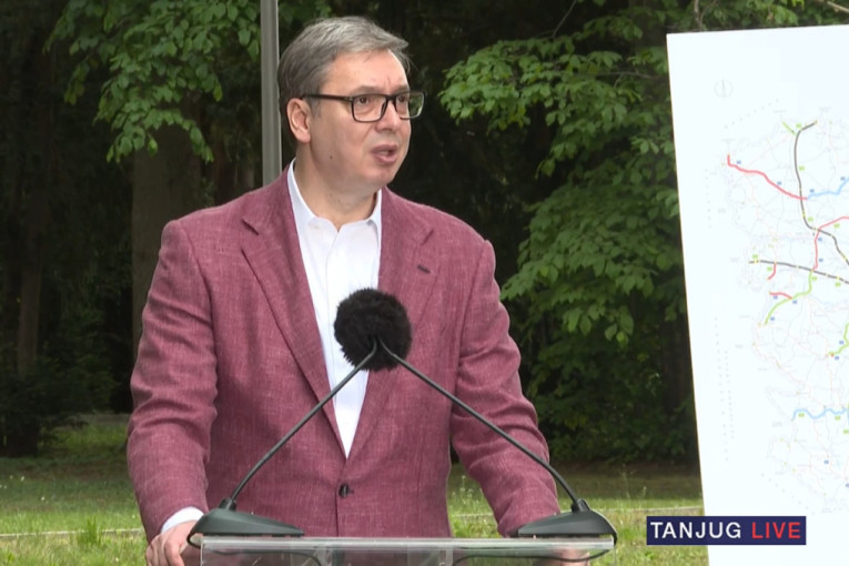 Vučić o blokadama: Nek skaču koliko hoće, podgrejan krompir niko neće