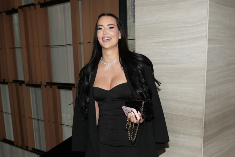 Katarina Grujić zaintrigirala izjavom sa snimanja: "Zbog njega sam dobila upalu mišića, kada su ga ugledali..." (FOTO/VIDEO)