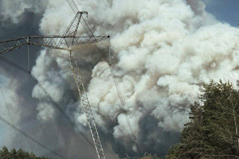 Veliki požar buknuo kod Černobilja! Dron pokrenuo katastrofu, vatrogasci u kontaminiranoj oblasti (VIDEO/FOTO)