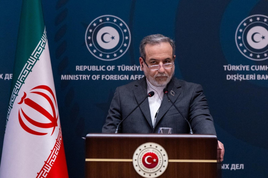 RAT NA BLISKOM ISTOKU Amerika napala Iran, udari u području Ormuskog moreuza!