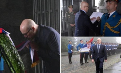 Neka je slava besmrtnim herojima naše Srbije: Lider SNS položio venac na Spomenik Neznanom junaku