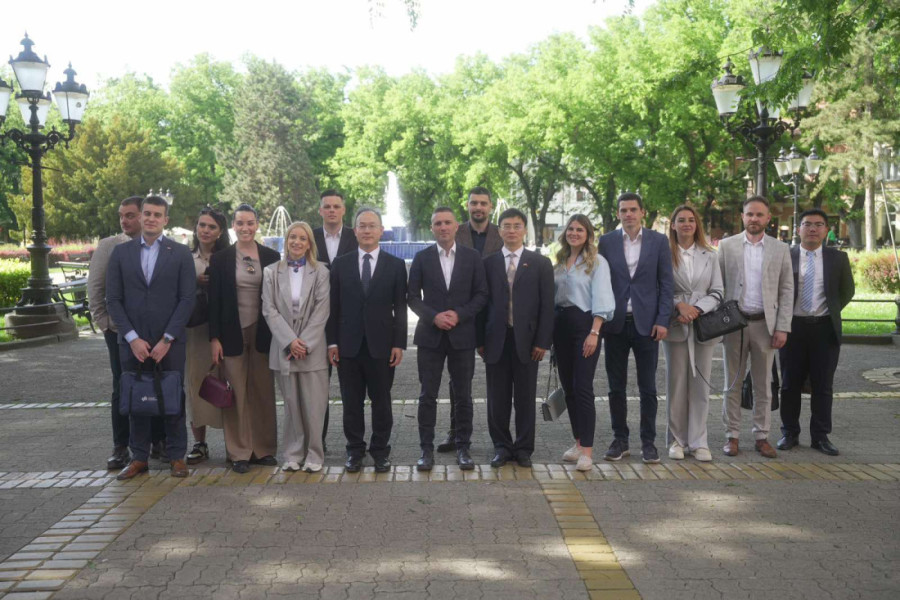 Kineski ambasador održao predavanje na Akademiji mladih lidera (FOTO)