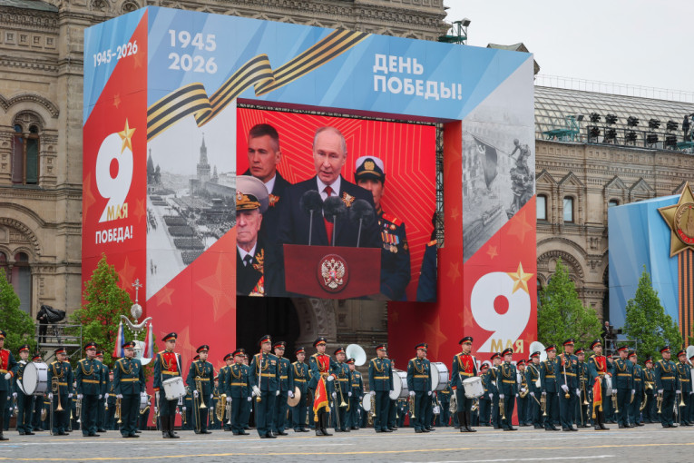 Tutnjalo Moskvom: Moćna Rusija marširala na Paradi pobede, prodefilovalo i opasno oružje (VIDEO/FOTO)