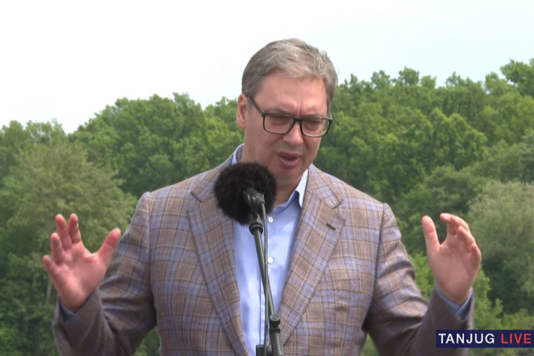 Vučić poručio narodu u Šidu: Pred nama su odlučujući izbori (FOTO/VIDEO)