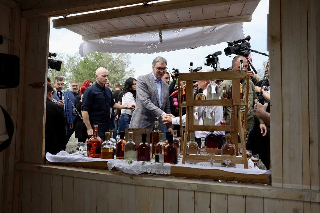 Vučić poručio narodu u Šidu: Pred nama su odlučujući izbori (FOTO/VIDEO)