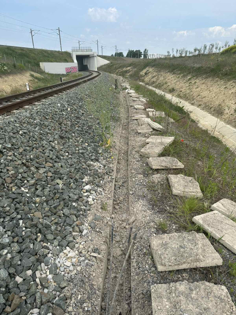 Bruka! Lopovi očerupali brzu prugu ka Subotici (FOTO)